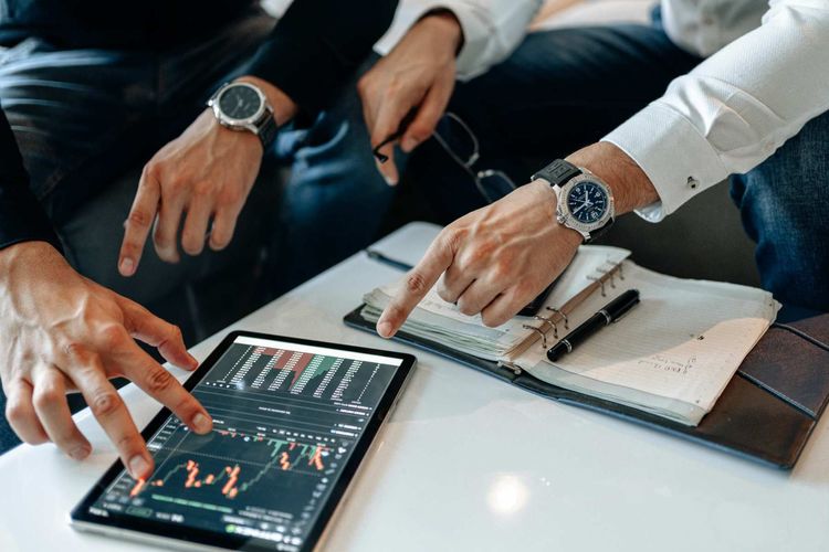 how-to-spot-a-gap-in-the-market-for-a-startup.jpg